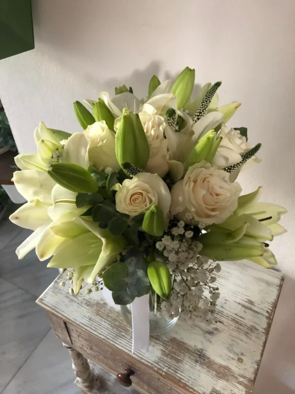 ramo para novia natural lilium rosas y paniculata
